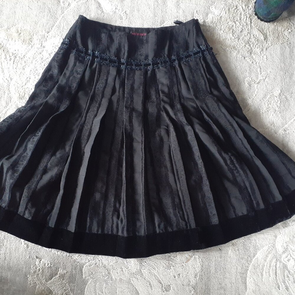 Black skirt